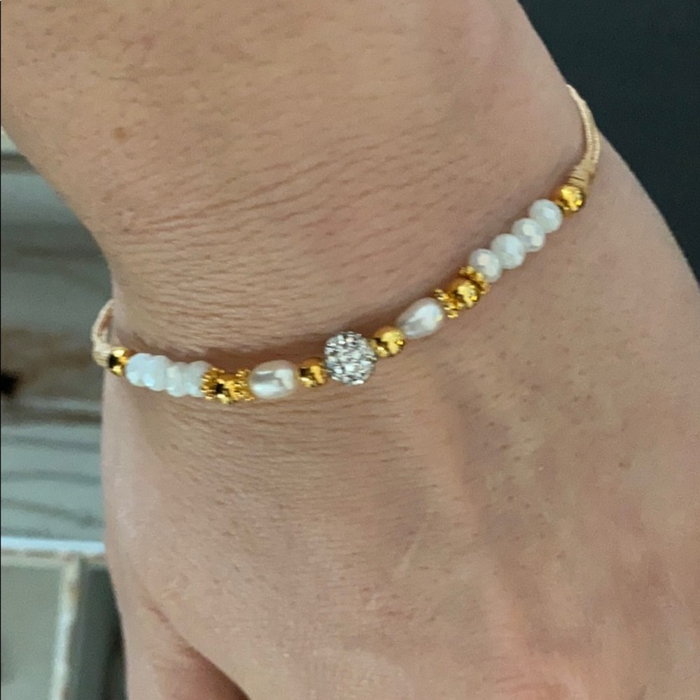 Adjustable gold bracelet